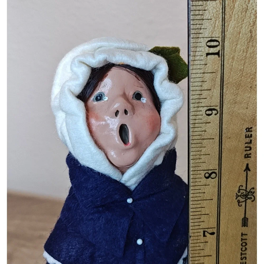 Byers Choice Caroler Figurine Girl 1982 Blue Plaid Skirt White Muff Vintage 10in